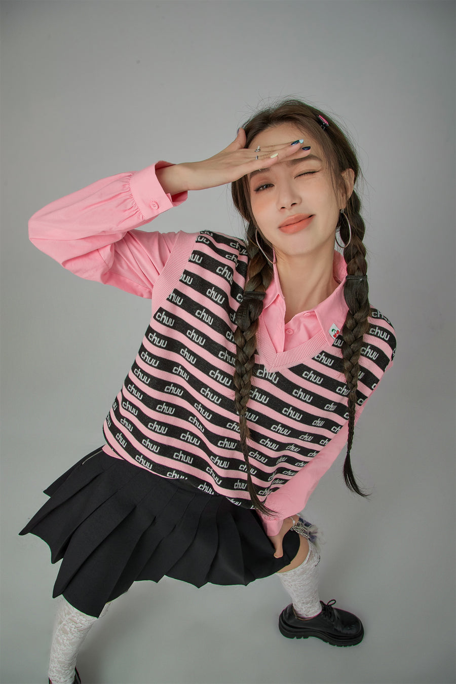 CHUU Stripes Chuu Logo Knit Vest