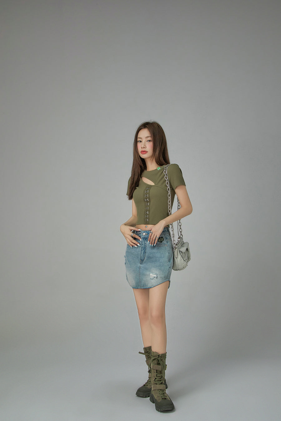 CHUU Cutout Front Hooks Short-Sleeved Top