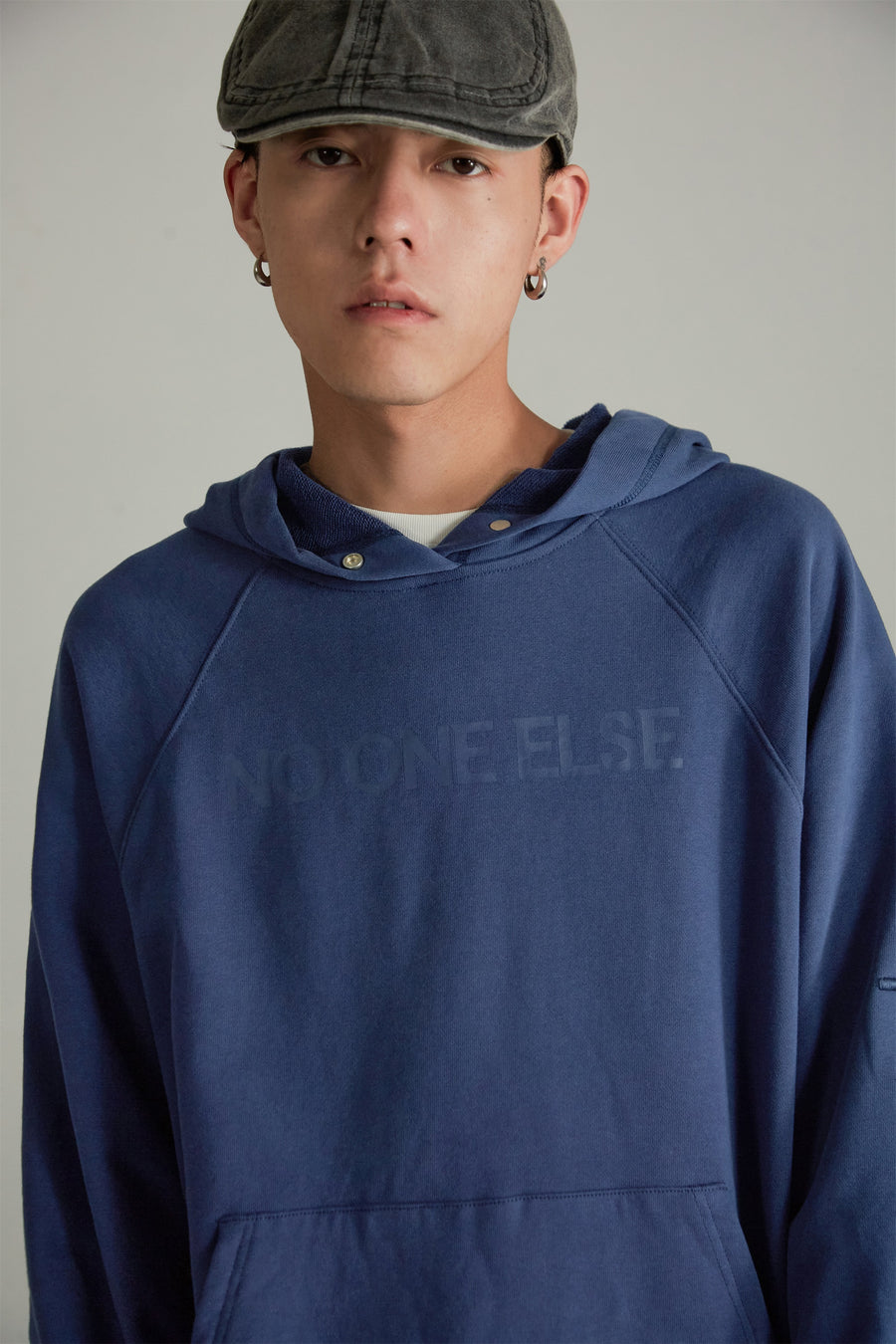 CHUU Noe Raglan Hoodie