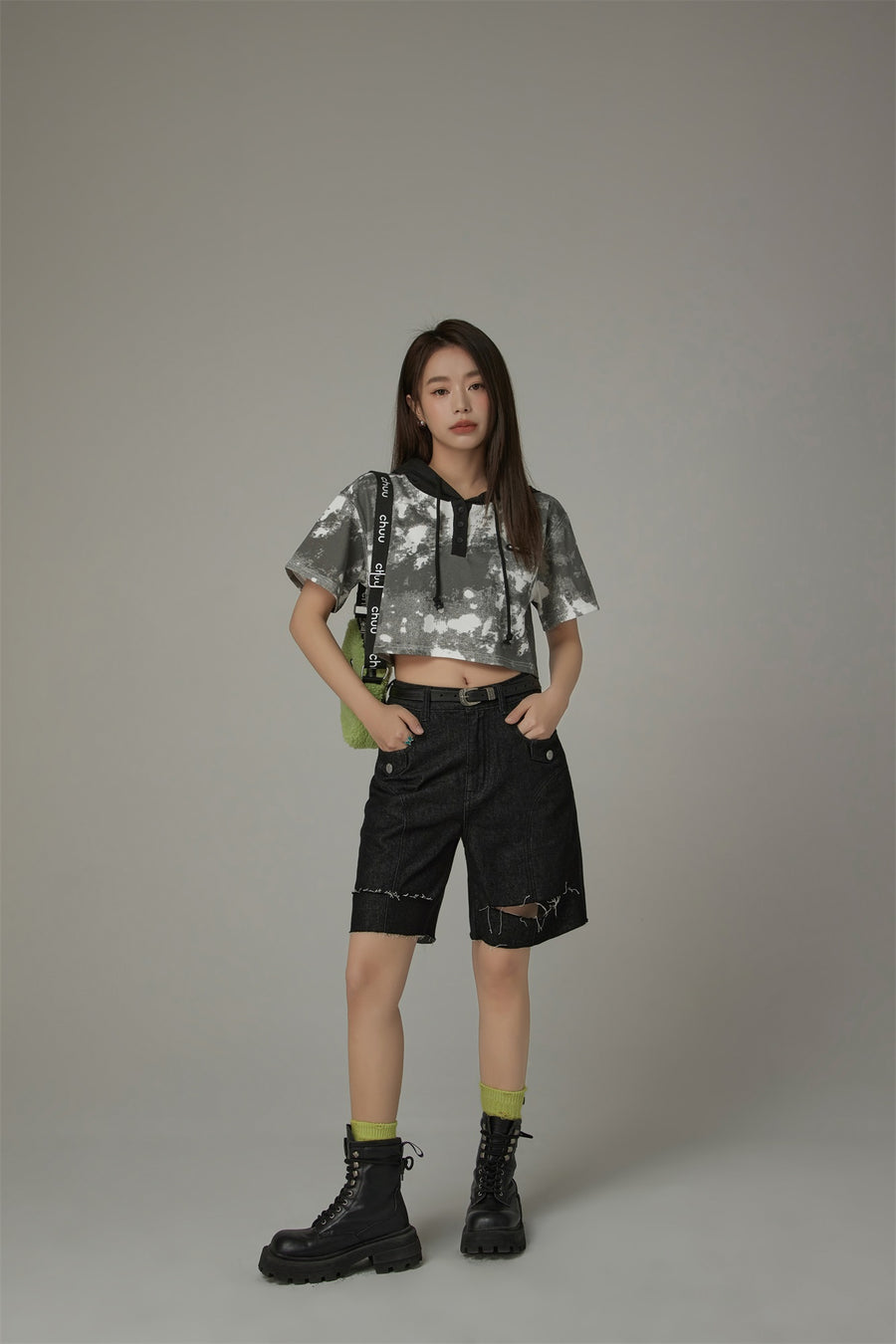 CHUU Contrast Cropped Hooded T-Shirt