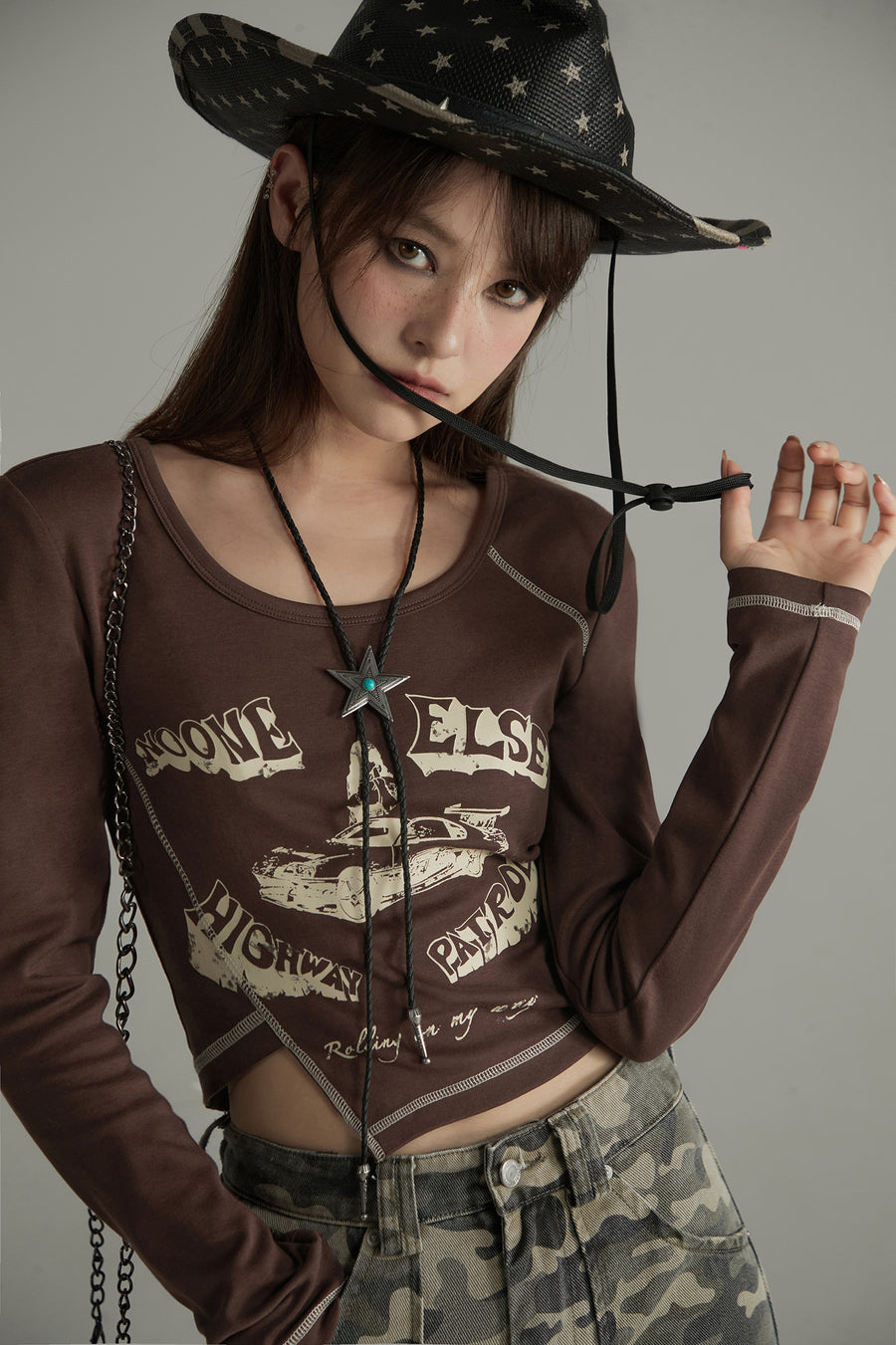 CHUU Unbalanced Slim Cropped T-Shirt