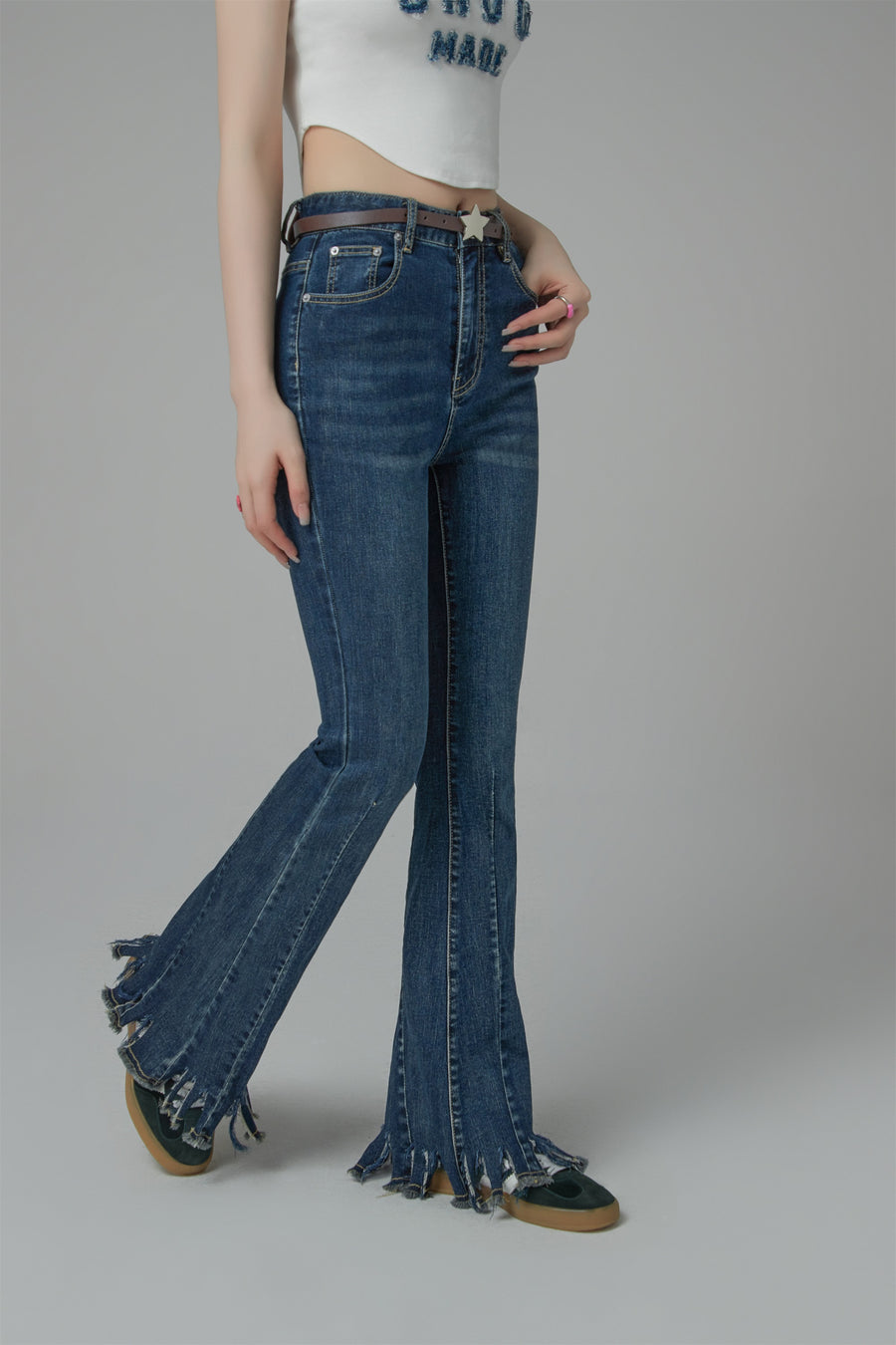 CHUU Embroidered Fringed Hem Denim Jeans