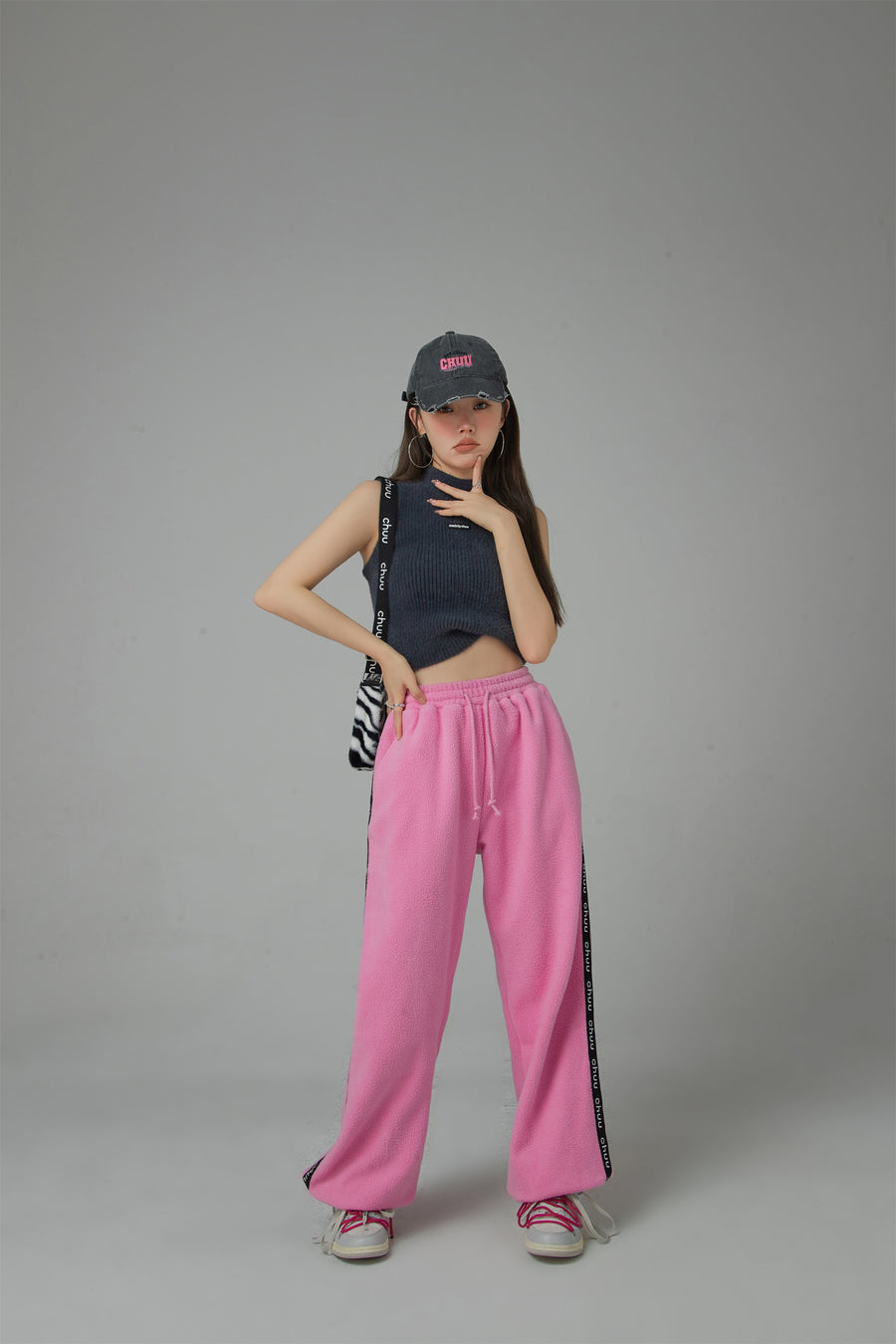 CHUU Your Energy Shifted Fleece Jogger Pants