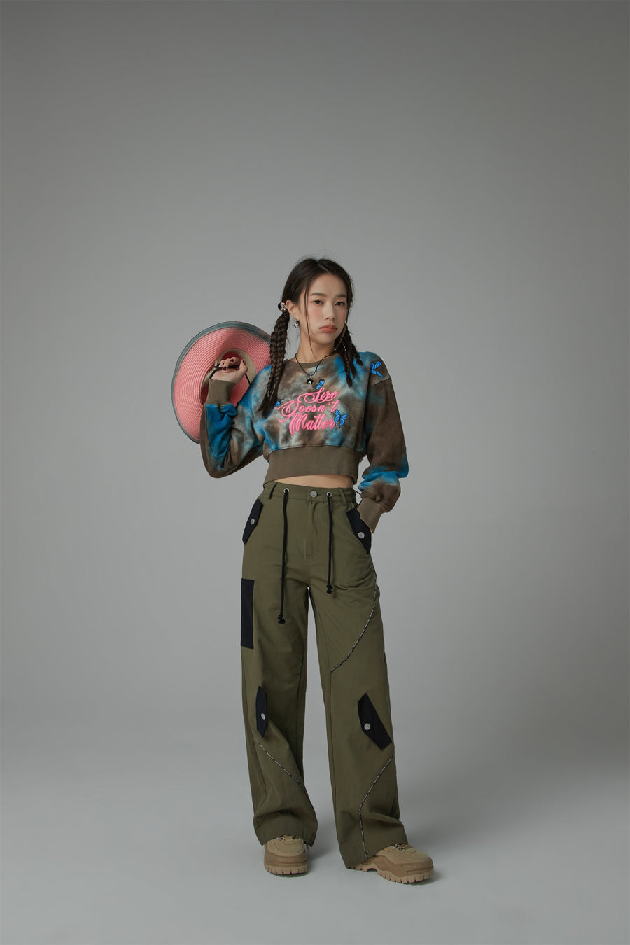 CHUU Printed Butterflies Cropped Sweatshirt