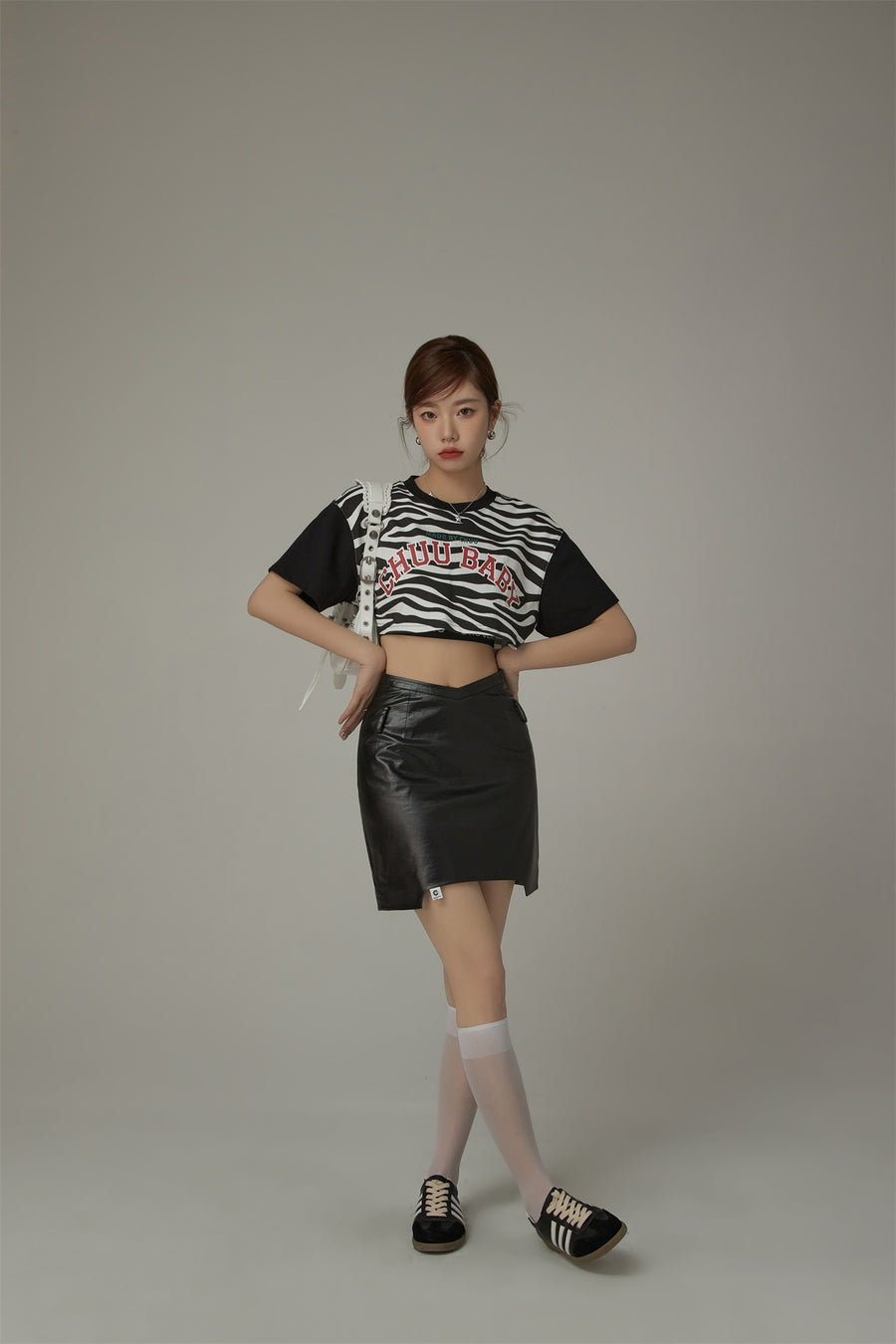 CHUU Zebra Contrast Cropped T-Shirt