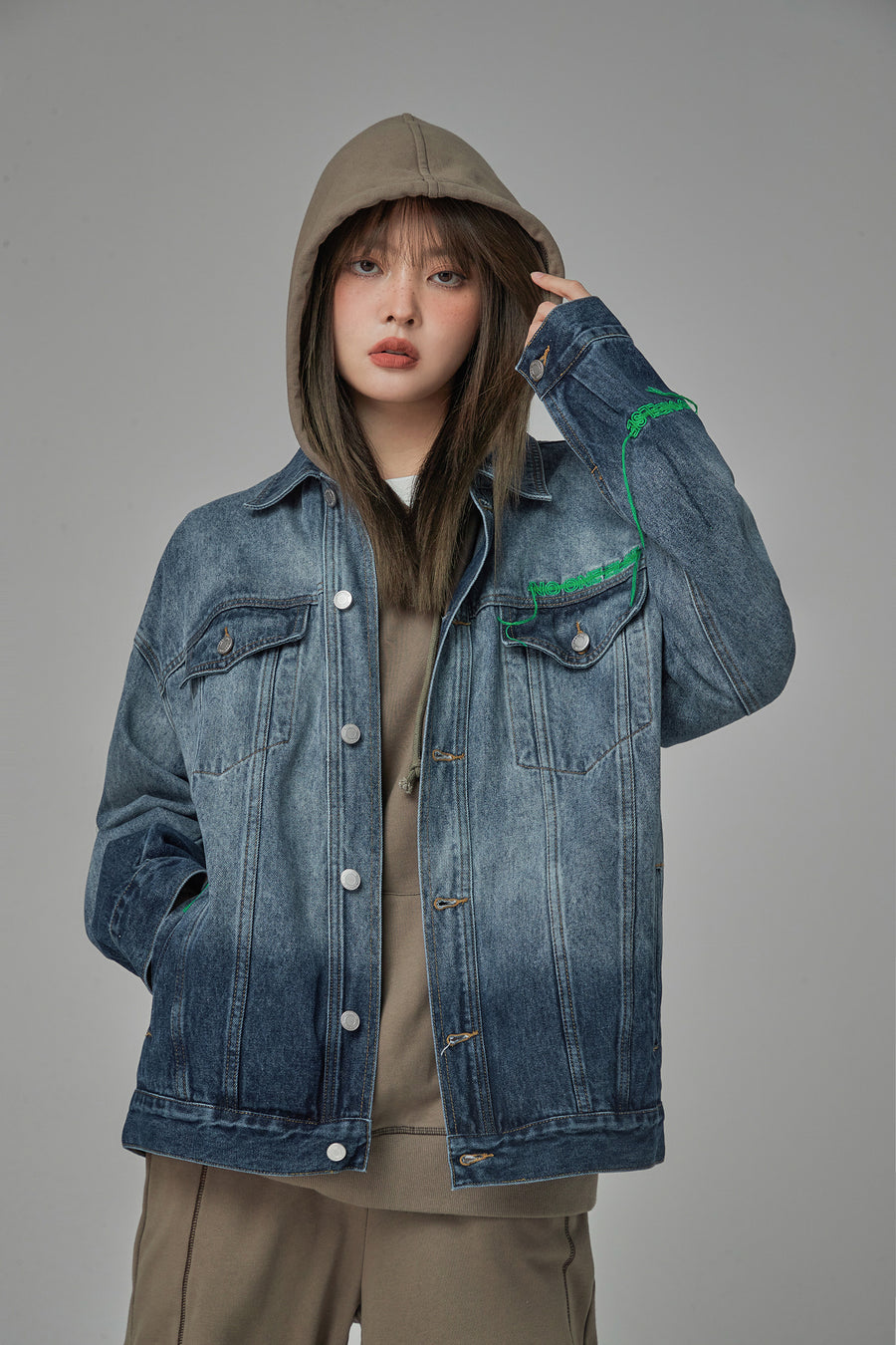 CHUU On The Tip Of My Tongue Denim Jacket