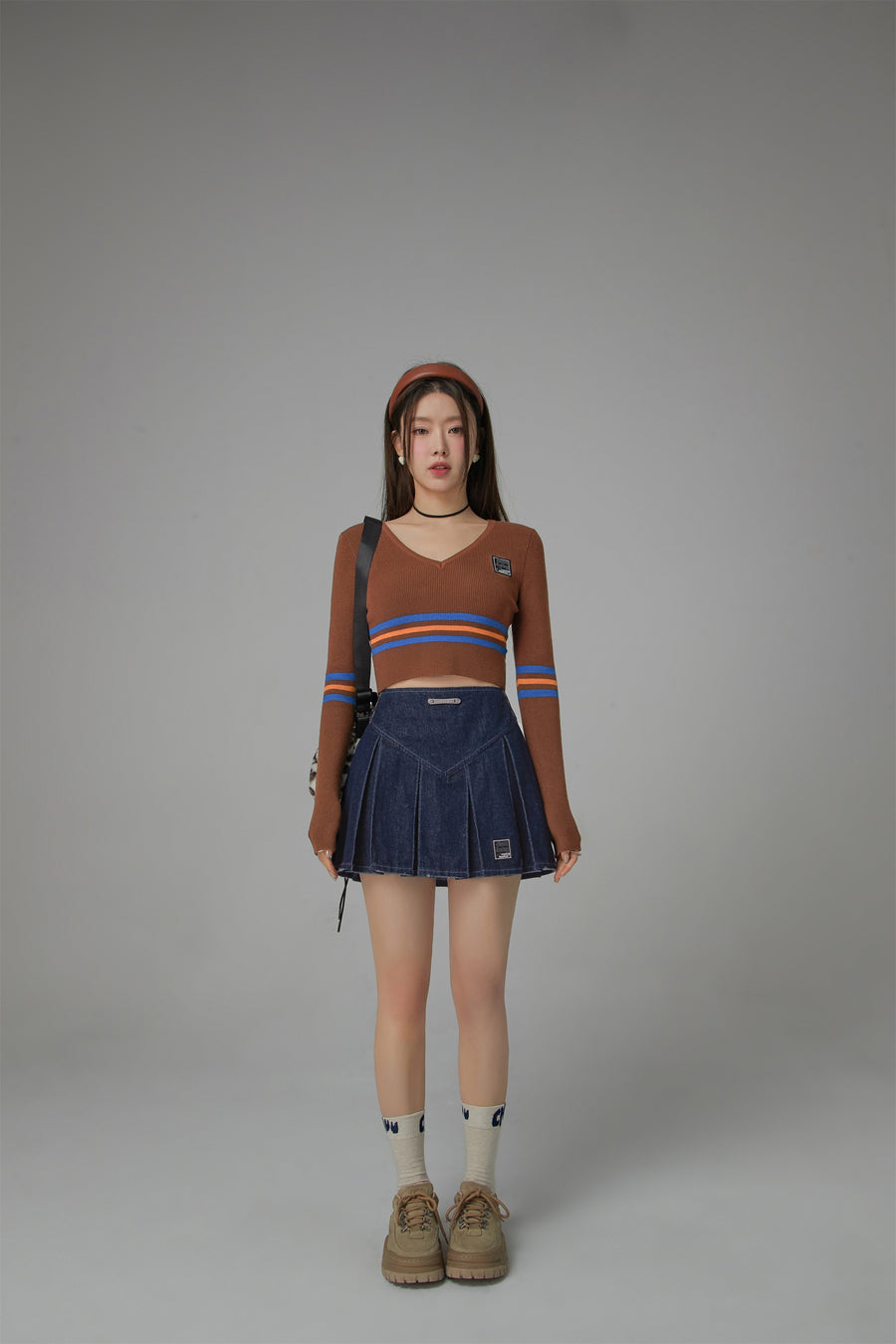 CHUU Unlock Stripes V-Neck Cropped Knit Sweater