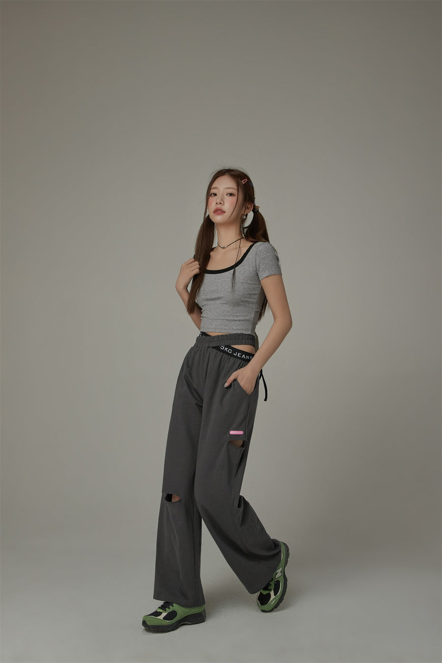 CHUU Criss Cross Distressed Wide Pants