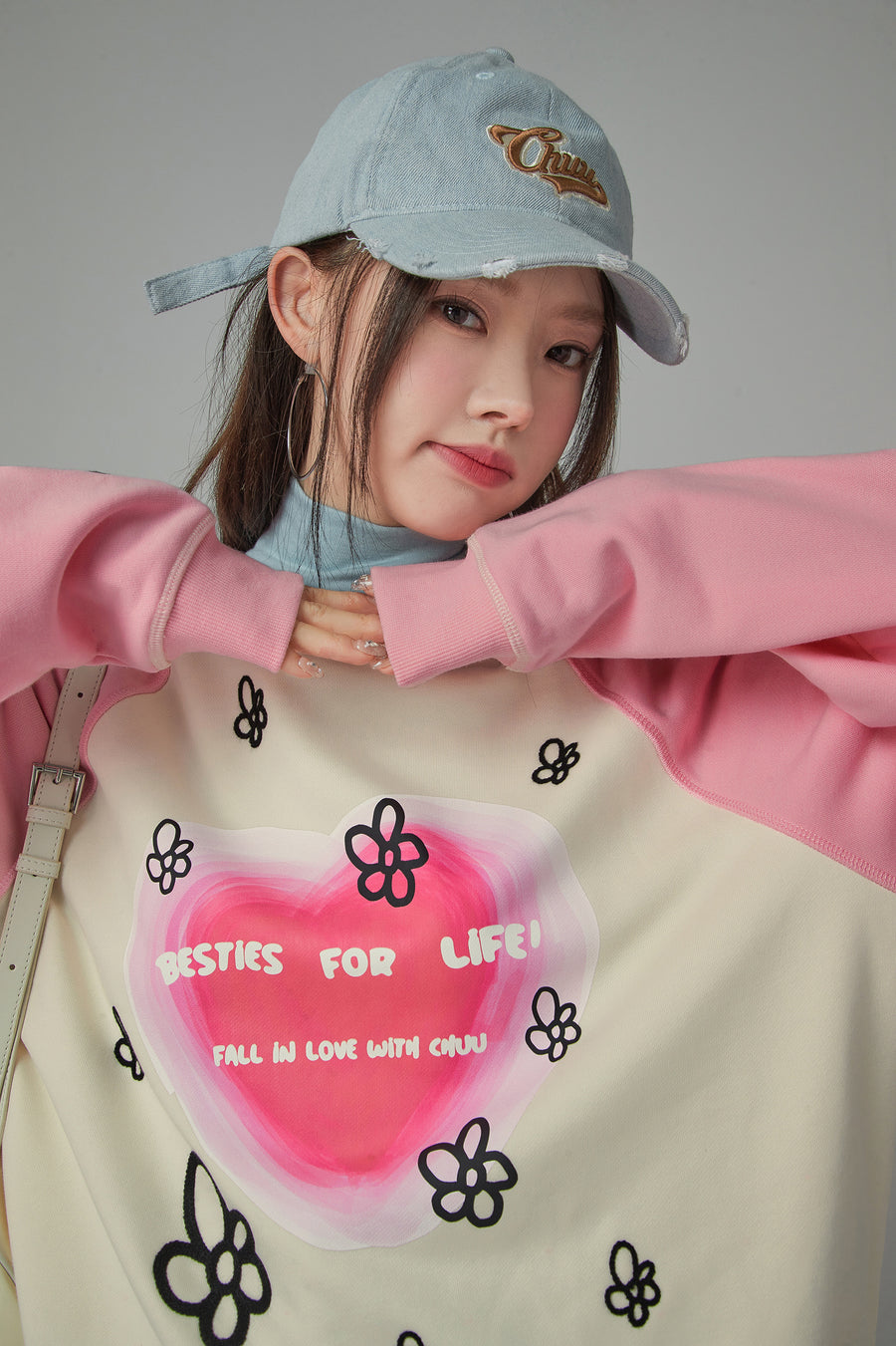 CHUU Besties For Life Flower Raglan Sweatshirt