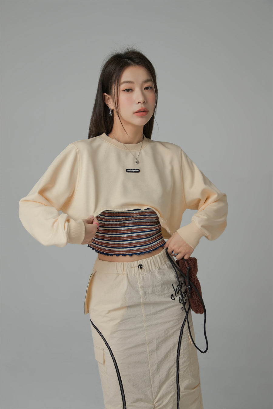 CHUU Unbalanced Loose Fit Crop Sweatshirt
