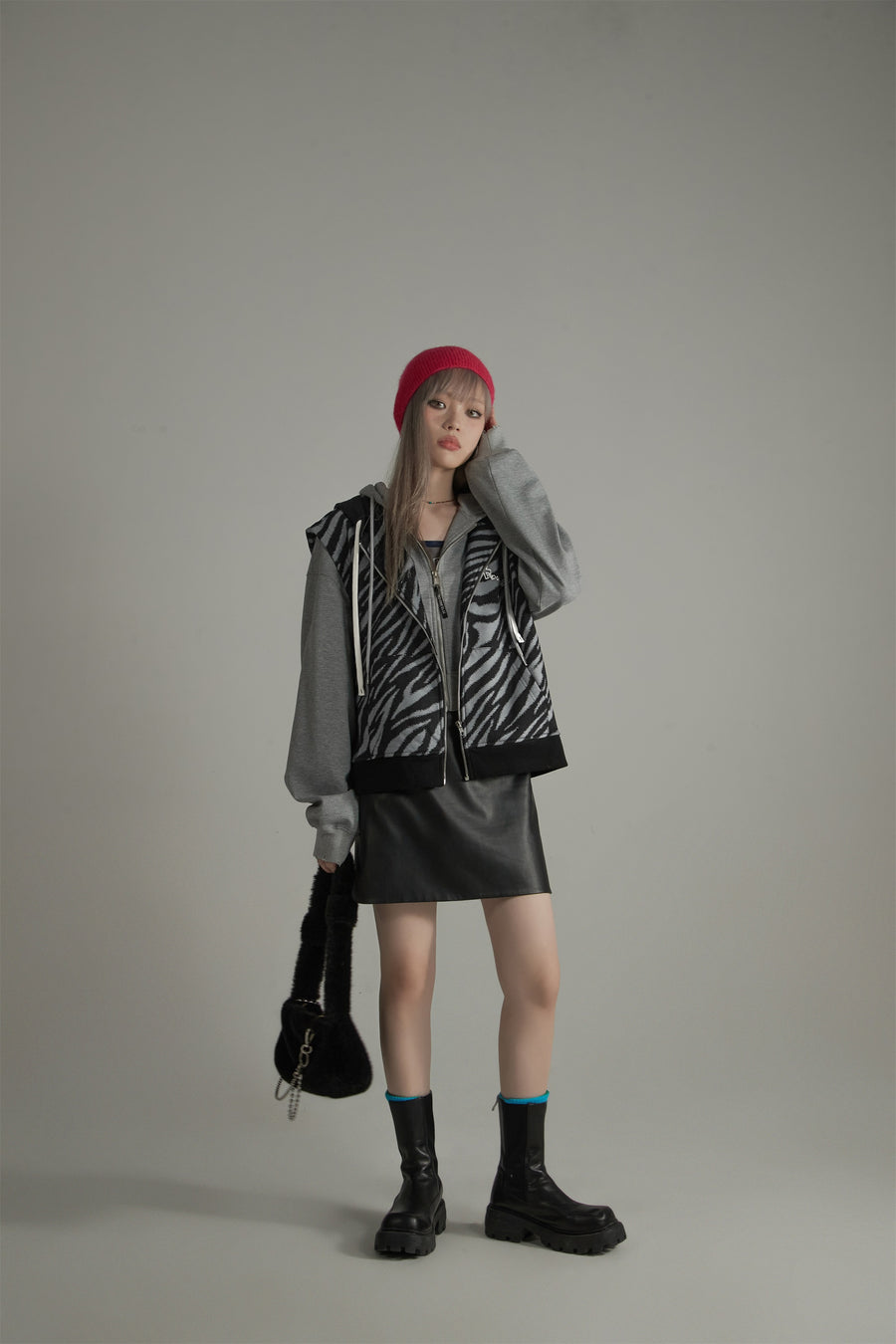 CHUU Zebra Zip-Up Vest Hoodie