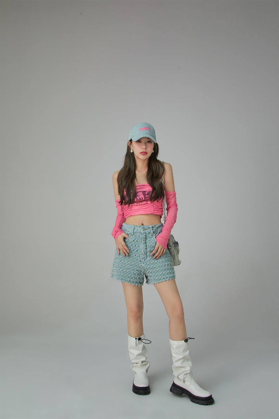 CHUU Eyelet Damage Denim Mini Shorts