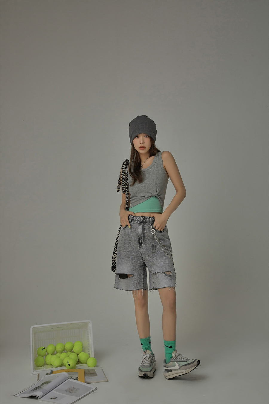 CHUU Vintage Distressed Denim Shorts