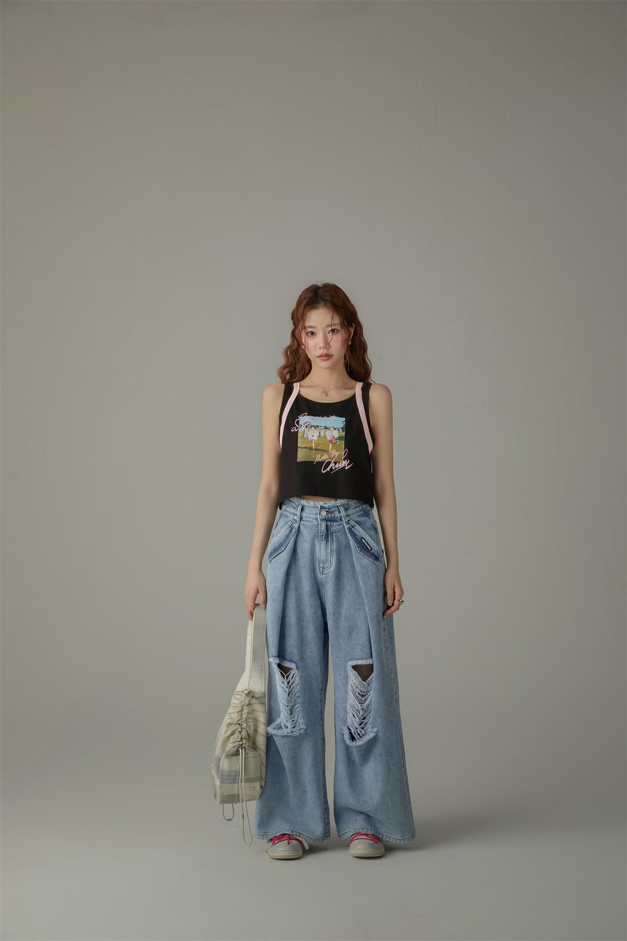 CHUU Line Point Angel Sleeveless Crop T-Shirt