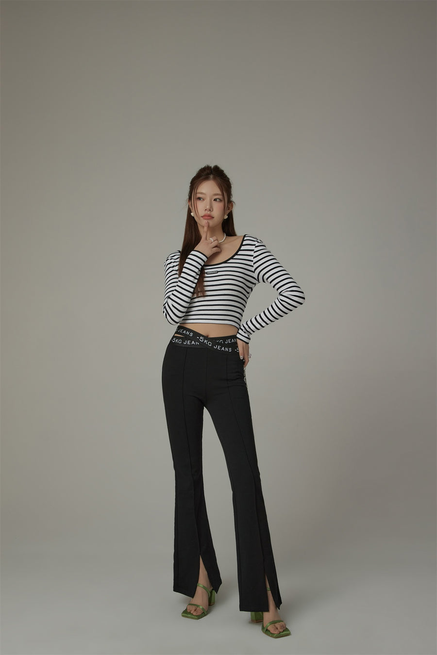 CHUU U-Neck Cropped T-Shirt