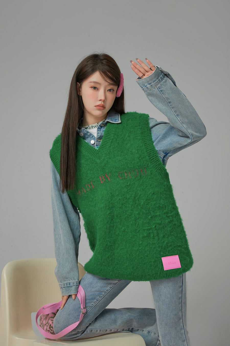 CHUU My Energy Is Right V-Neck Loose Fit Vest