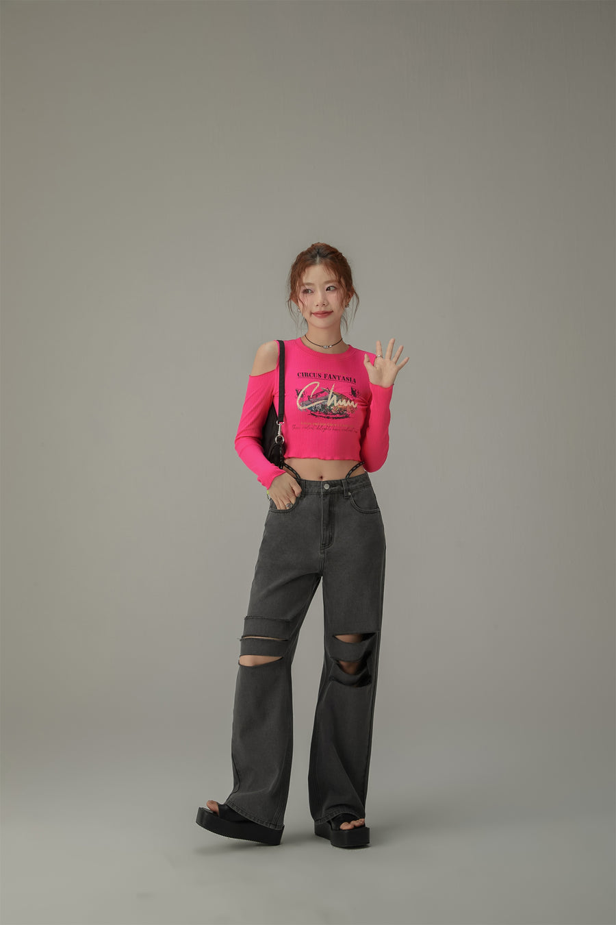 CHUU Chuu Circus Off-The-Shoulder Ribbed T-Shirt