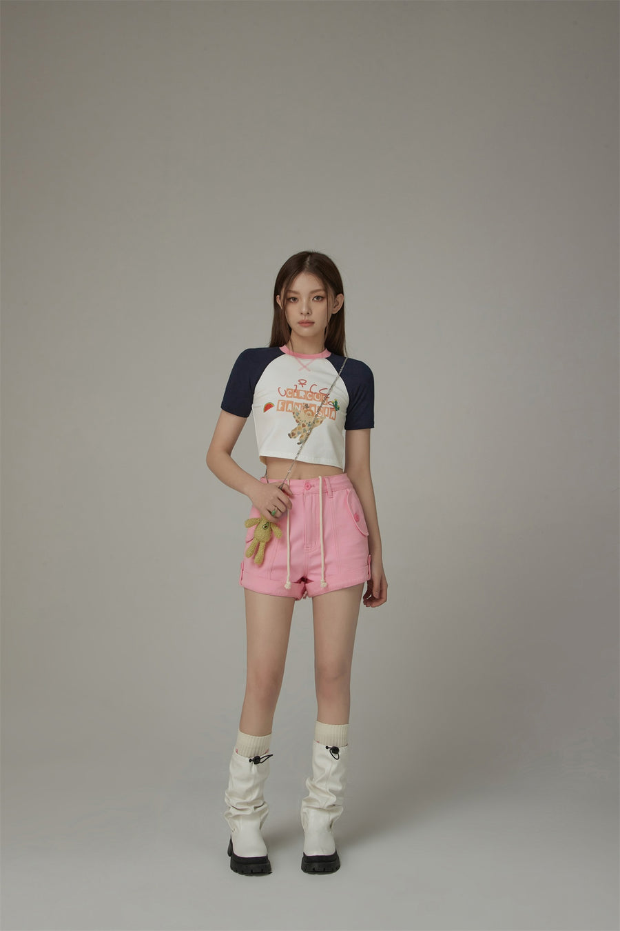 CHUU Chuu Circus Contrast Raglan Cropped T-Shirt