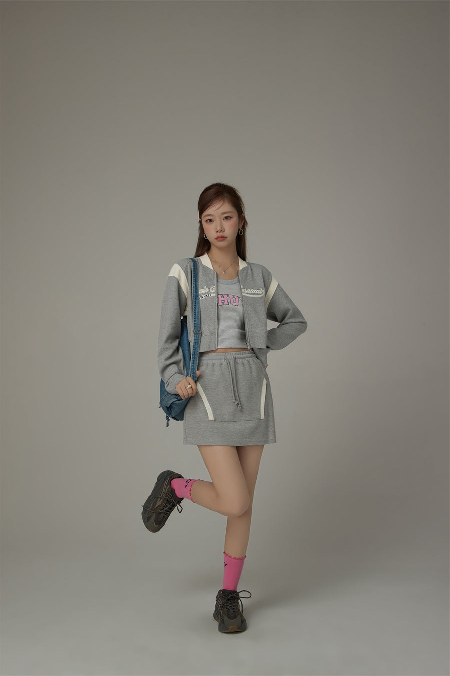 CHUU Color Matching Line Cropped Zip-Up