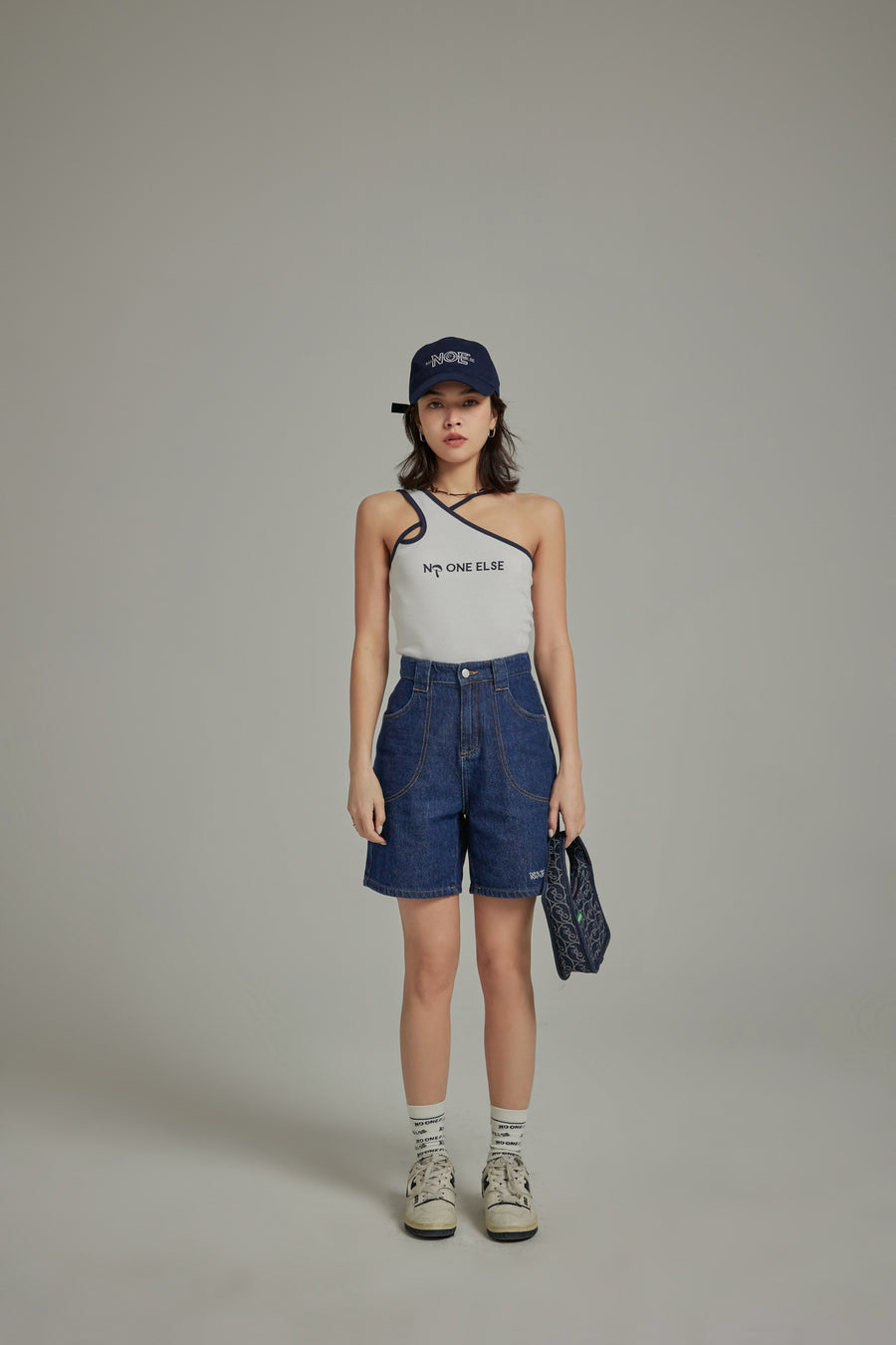 CHUU 2 Way Off The Shoulder Sleeveless Crop Top