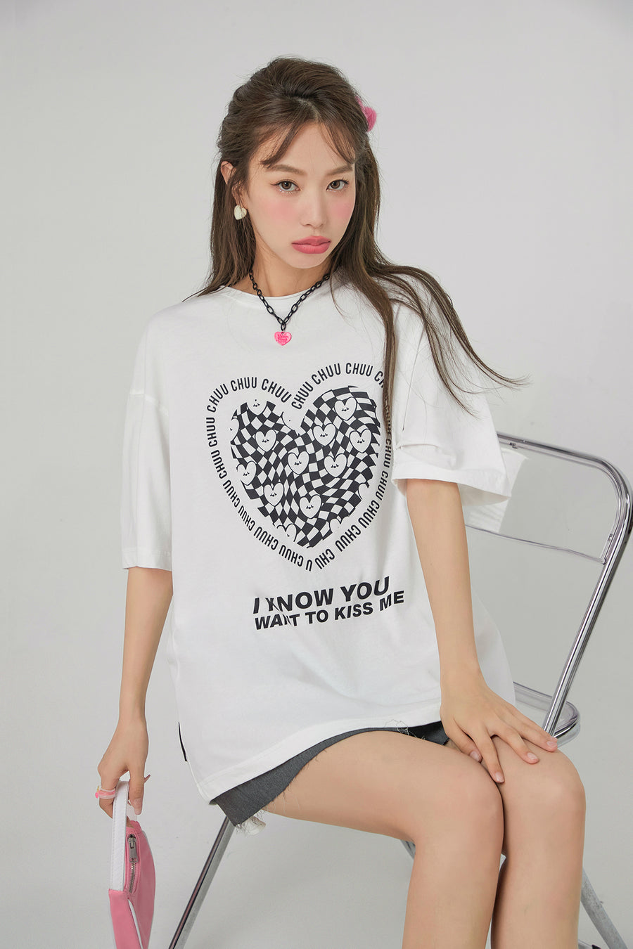 CHUU Kiss Me Check Heart Loosefit T-Shirt