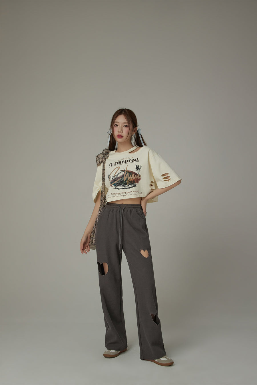 CHUU Chuu Carnival Slit Cropped T-Shirt