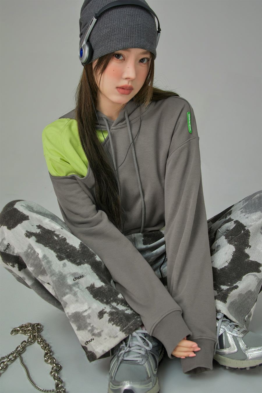 CHUU Cutout Shoulder Hoodie Sweatshirt