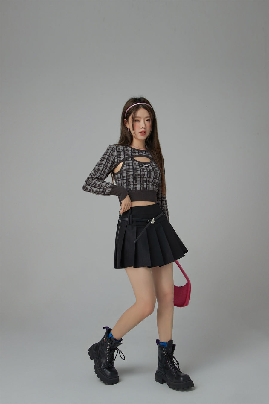 CHUU 2-Layers Chest Cutout Check Knit Sweater