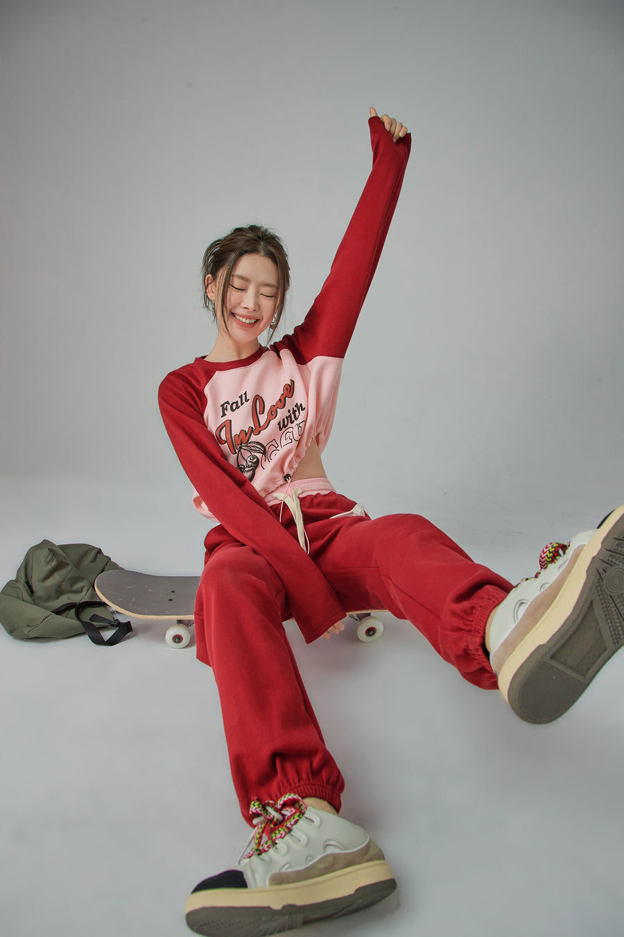 CHUU Feels Like Christmas Jogger Pants