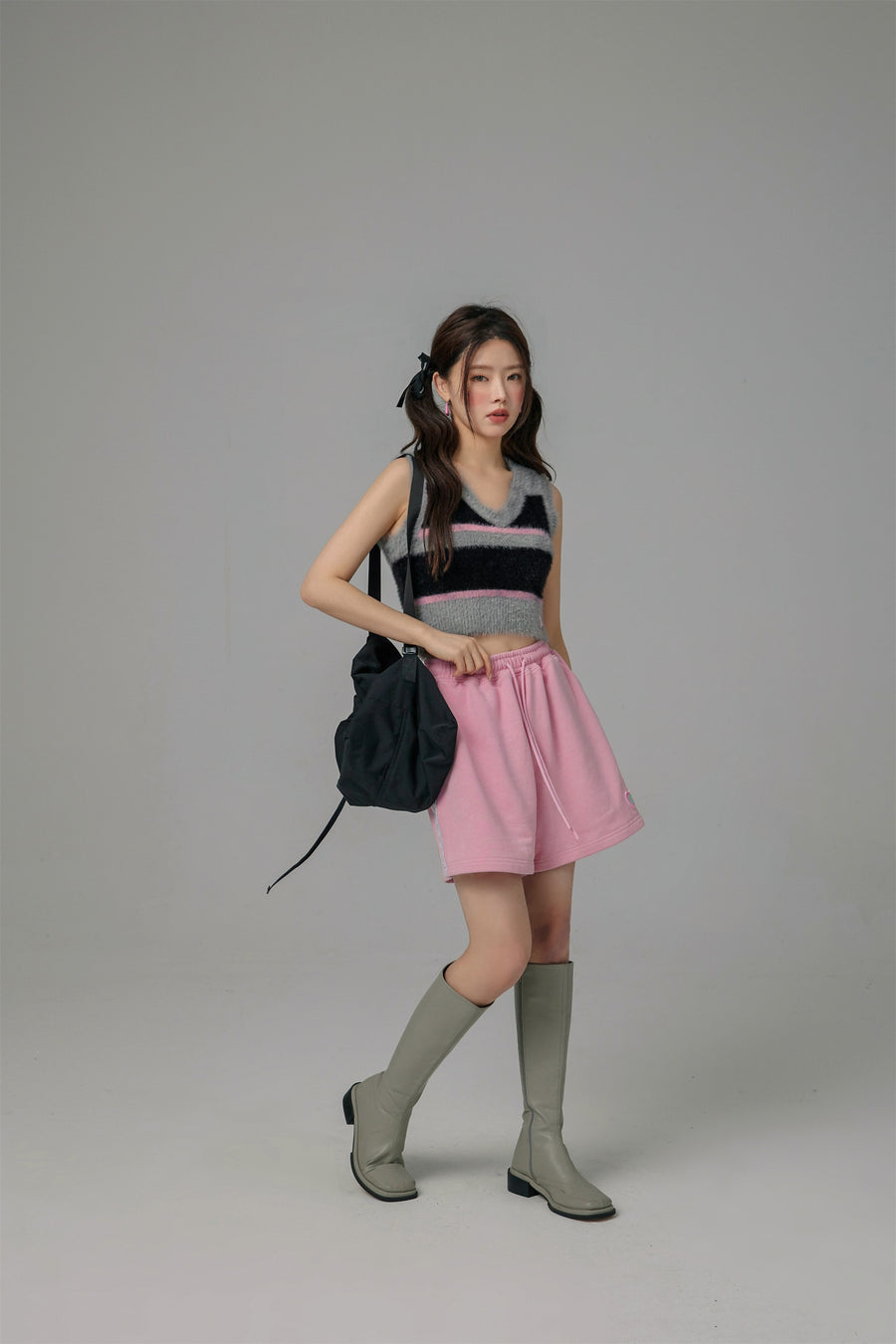 CHUU Truly Connect Striped V-Neck Furry Vest