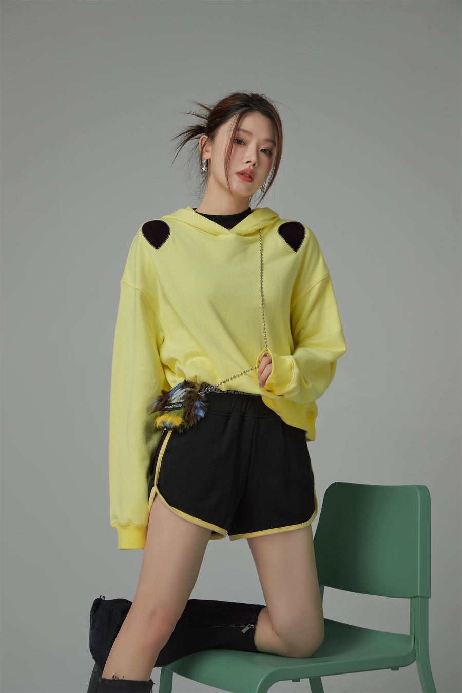 CHUU Cutout Shoulder Hoodie