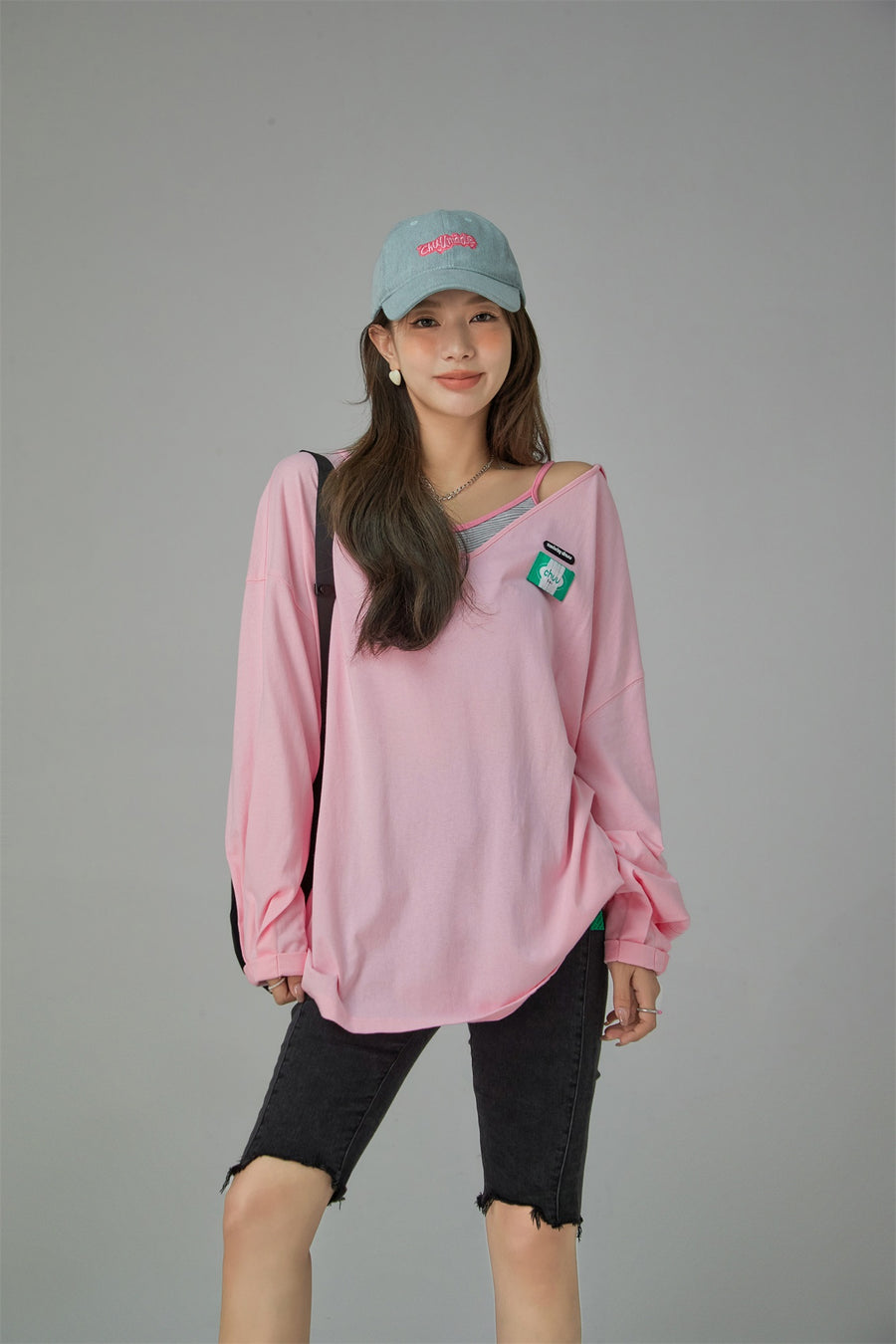 CHUU Off-Shoulder V Neck Loose Fit T-Shirt