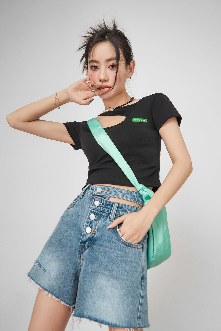 CHUU Oh Snap Denim Shorts