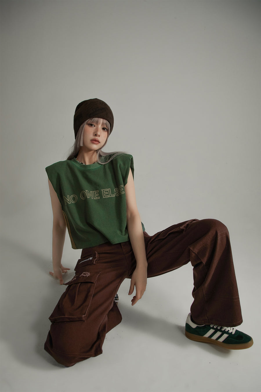 CHUU Noe Logo Crop Sleevless Top