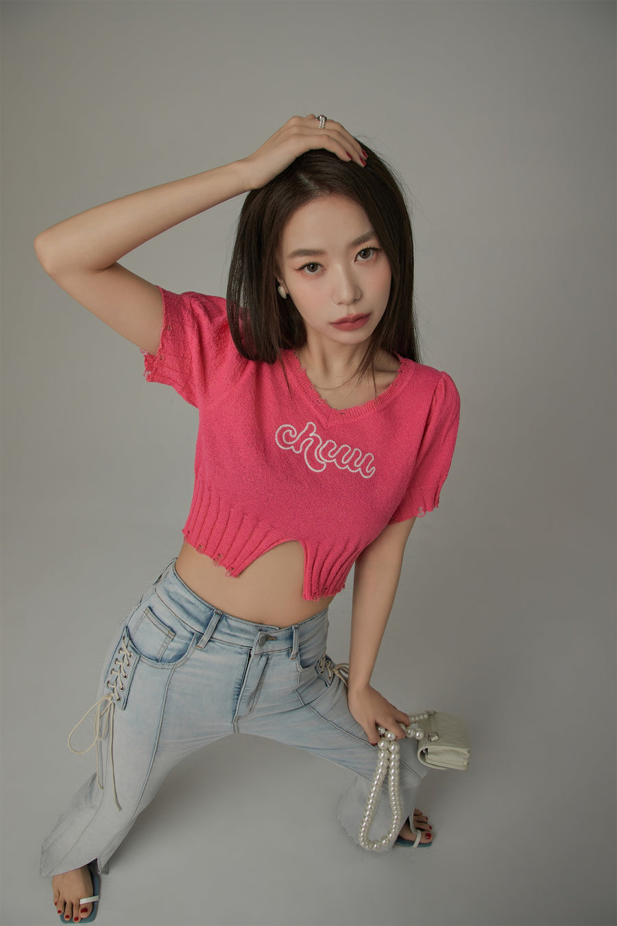 CHUU Embroidered Split Cropped Knit Top