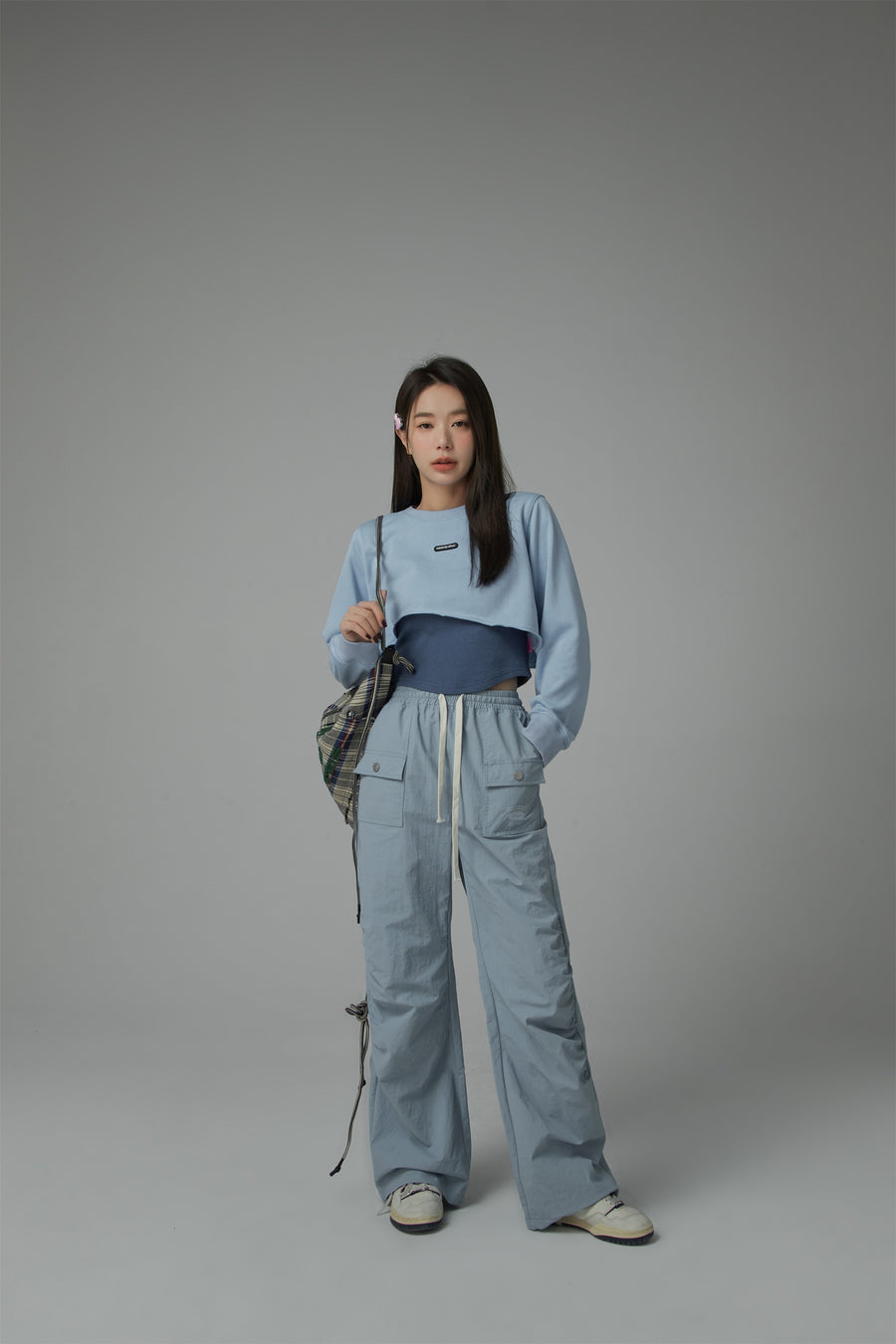 CHUU Unbalanced Loose Fit Crop Sweatshirt