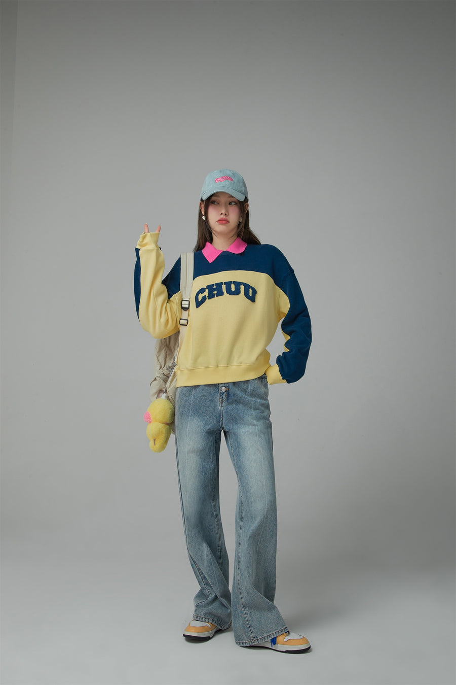 CHUU The Apple Of My Eye Loose-Fit Sweatshirt