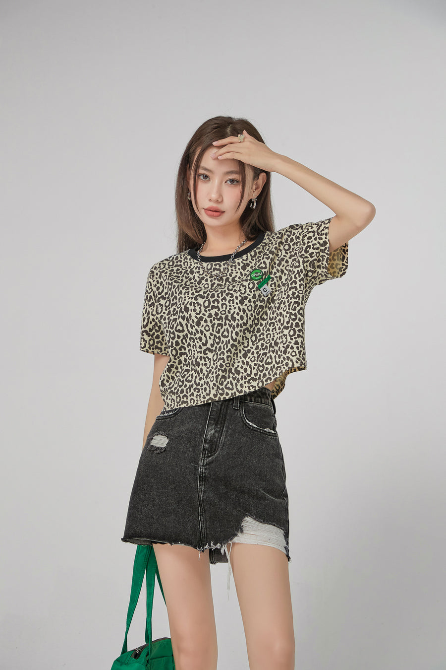 CHUU Damaged Black Denim Mini Skirt