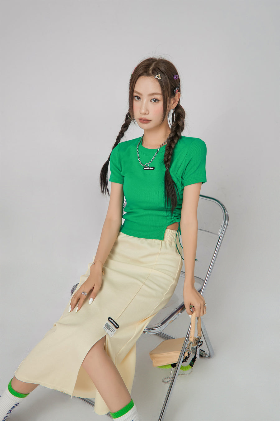 CHUU Shirring Unbalanced Crop T-Shirt