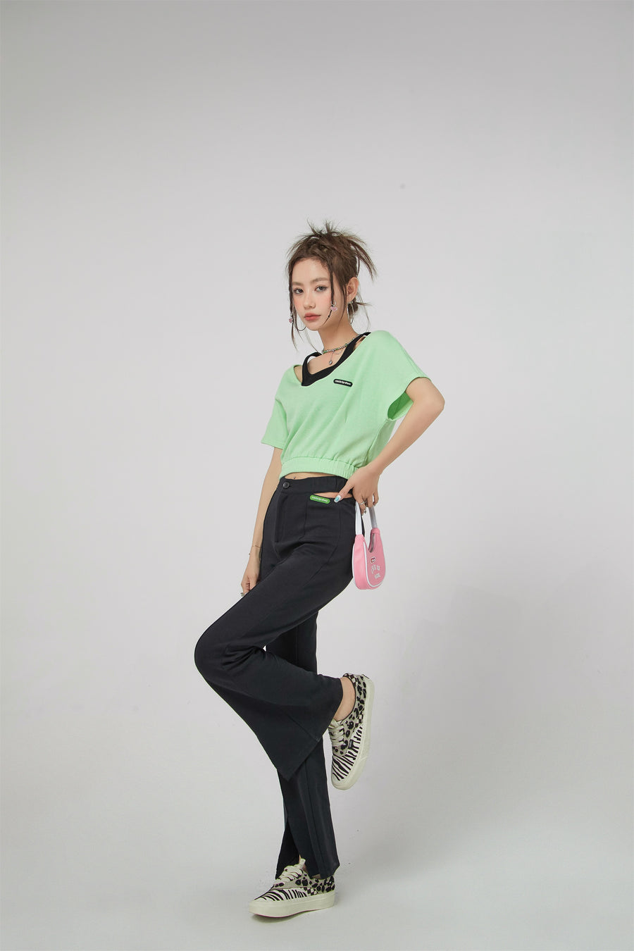 CHUU Two-Layer Crop Sport Top