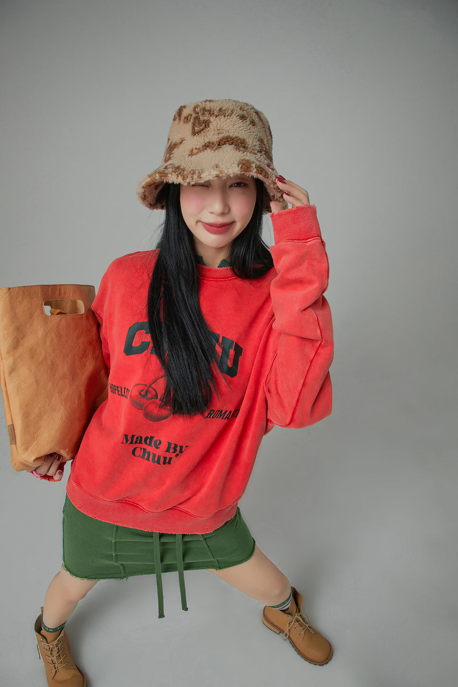 CHUU Dominate This Love Winter Heart Bucket Hat