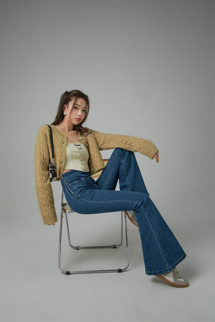 CHUU Cross Front High-Waist Flared Jeans