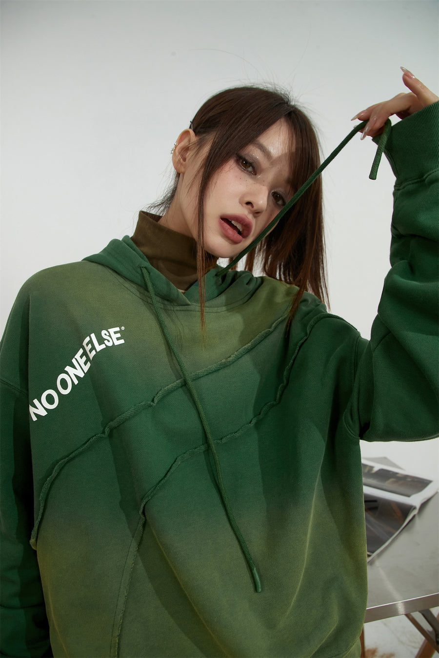 CHUU Noe Gradient Hoodie