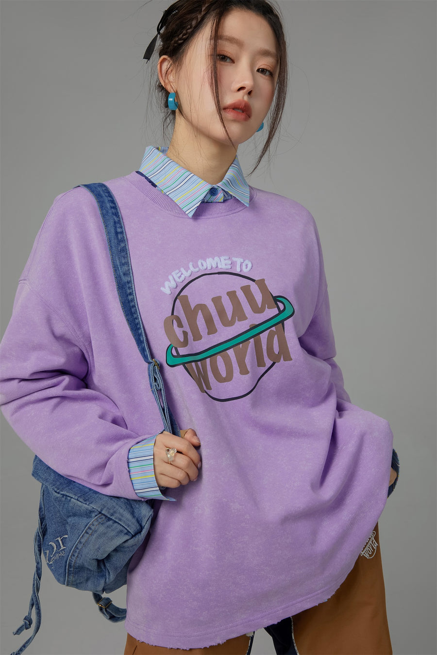 CHUU Welcome To Chuu World Sweatshirt