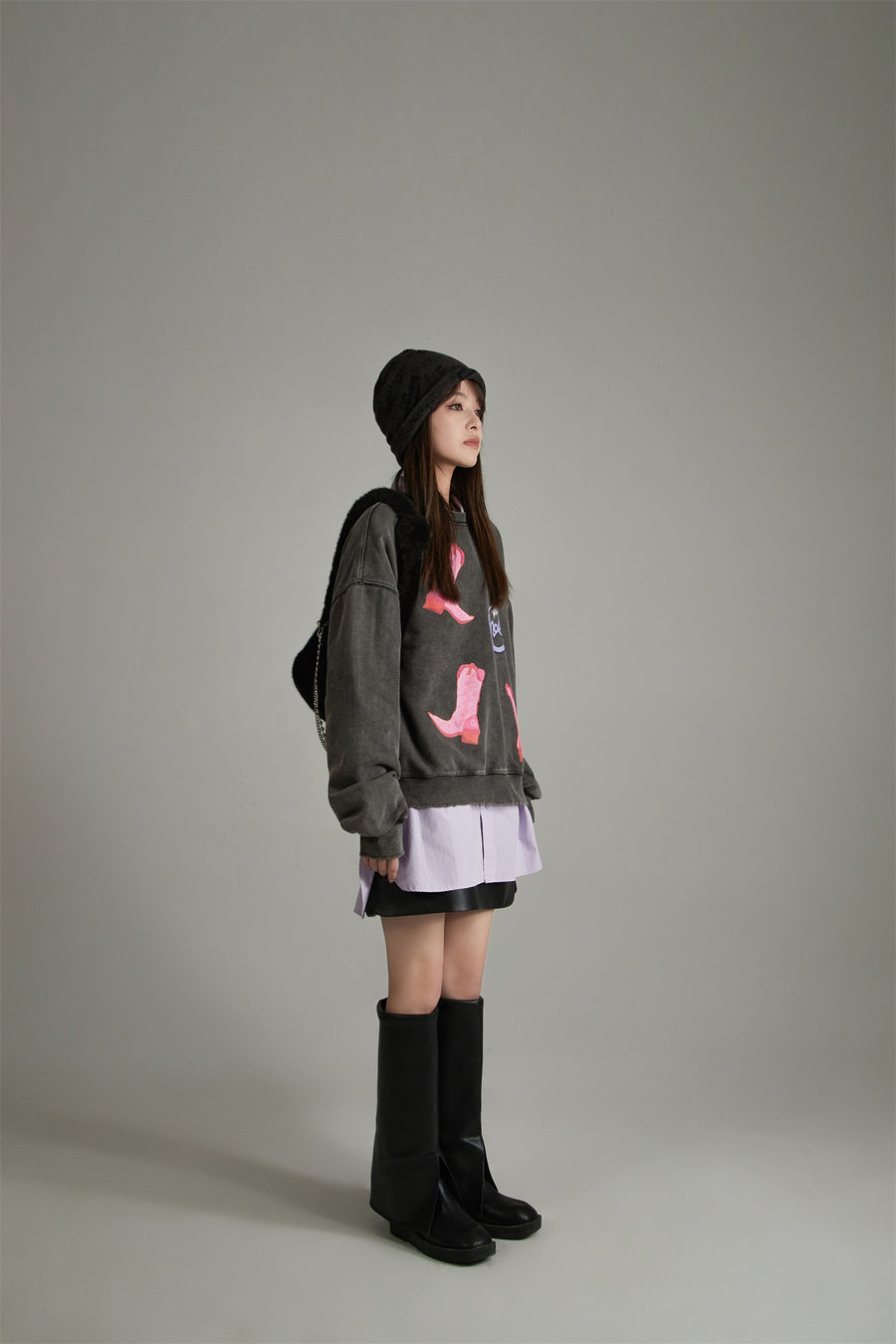 CHUU Boot Print Loose Fit Sweater