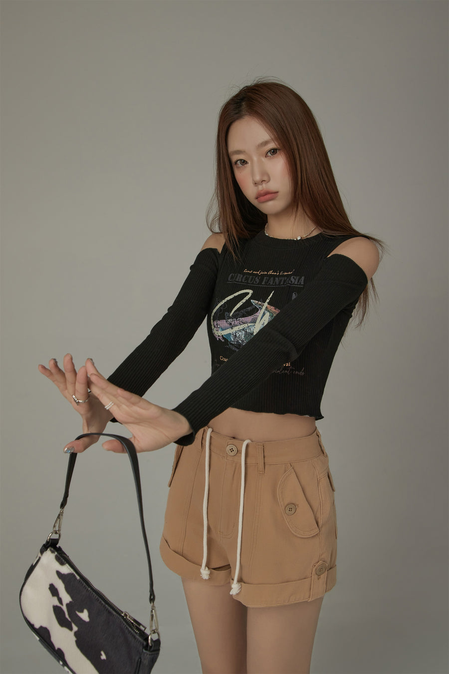 CHUU Chuu Circus Off-The-Shoulder Ribbed T-Shirt