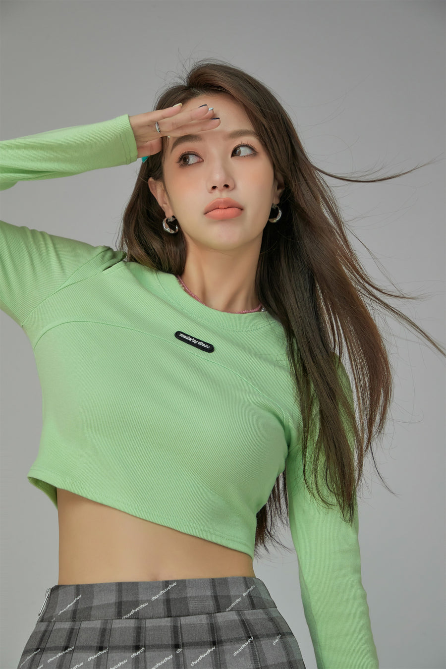 CHUU Slit Shoulder Long Sleeve Crop Top