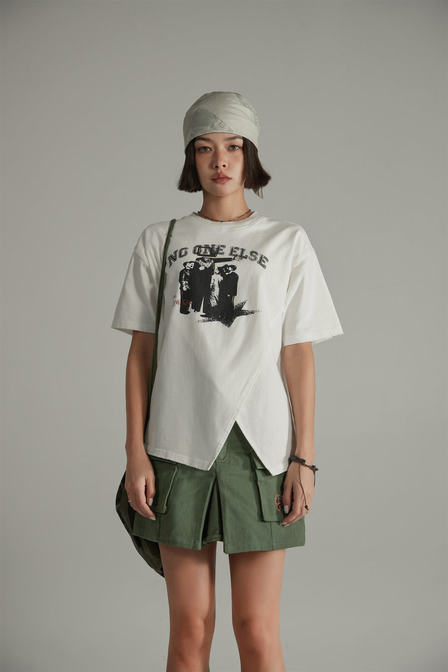 CHUU Printed Slit Asymmetrical T-Shirt