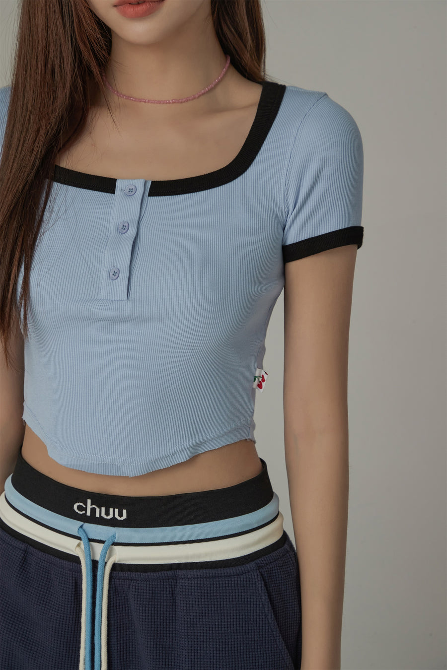 CHUU Big U-Neck Cropped T-Shirt