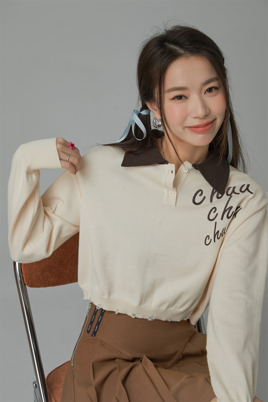 CHUU Chuu Lettering Color Cropped Knit Sweater